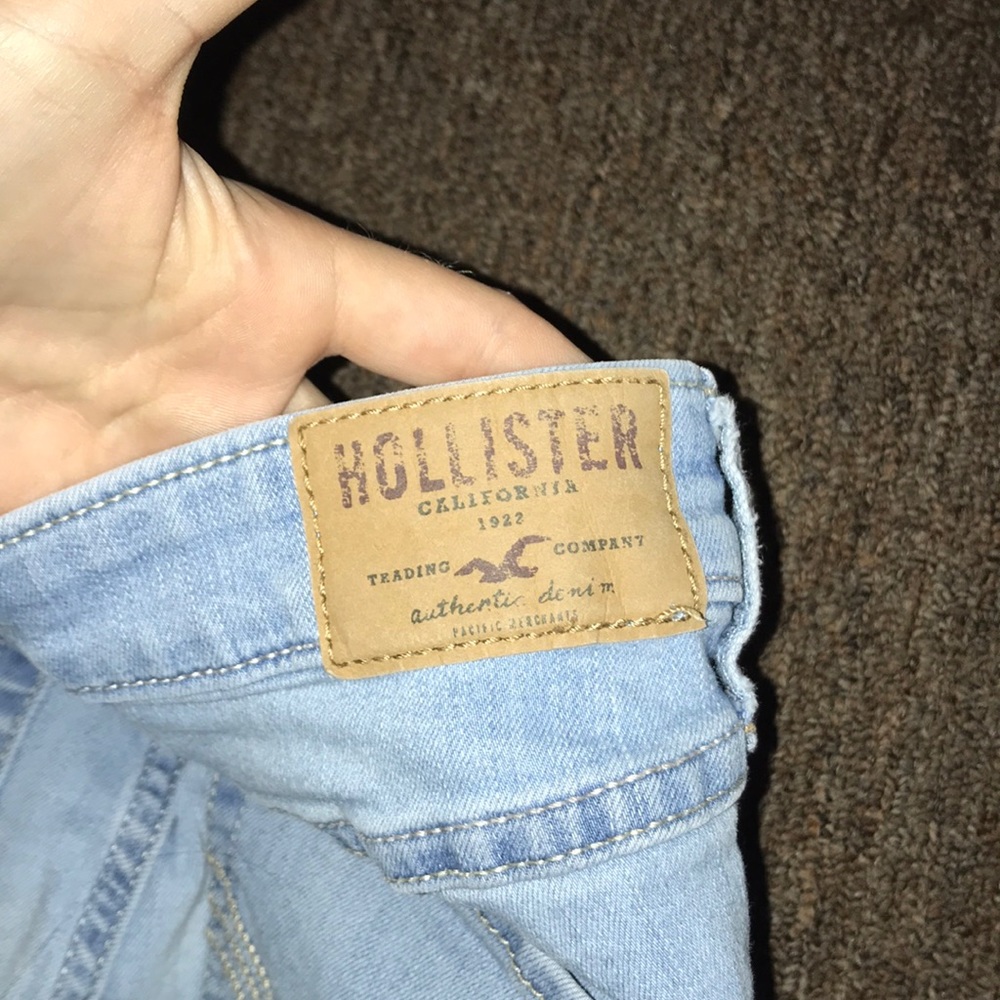 LIKE NEW hollister skinny jeans - Picture 4 of 4